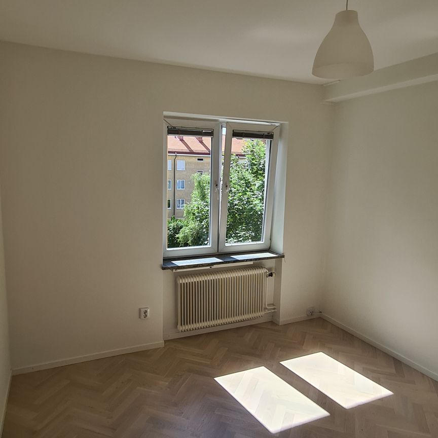 Stockholmsvägen, Södertälje - Photo 1