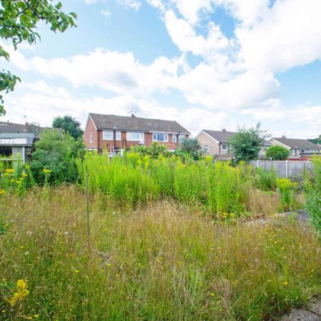 Stunning 6-Bed HMO - Available NOW! Room 4 - Photo 3