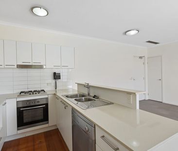 2 Bedroom 2 Bathroom Apartment Top Floor - Stunning Viewings - Photo 4
