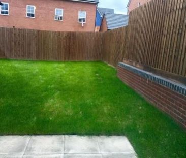 4 bedroom semi-detached house to rent - Photo 5