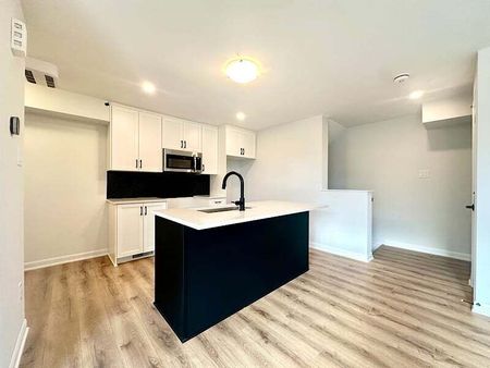 923 Creekway Pvt, Kanata Lakes - Marchwood Lakeside - Morgan's Grant - Kanata, Ottawa, ON - Photo 3