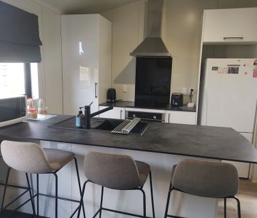 Fully Furnished 3BR Family Home in Trentham - Photo 5