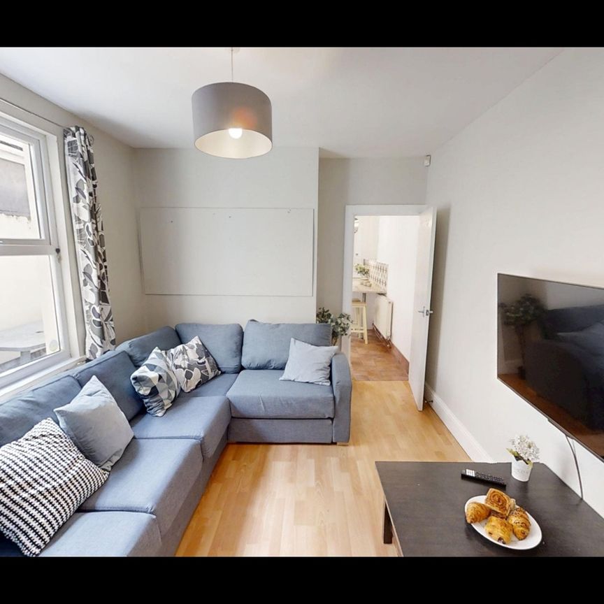 6 Bed Terraced House, Fishponds Road, BS16 - Photo 1