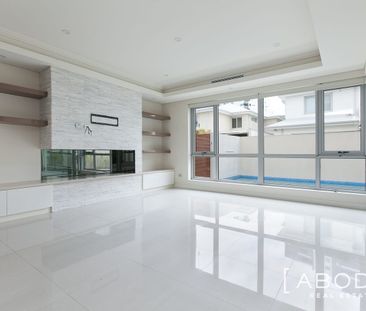 Luxury Living - Photo 4