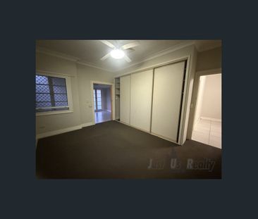 CHARMING, CONVENIENT & READY TO MOVE IN - Photo 4