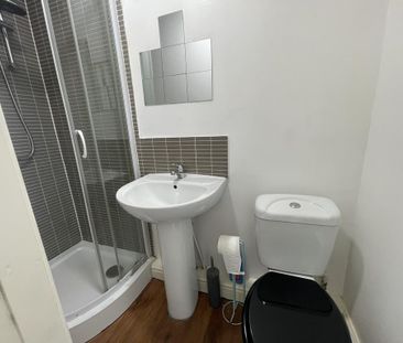 1 bedroom in a house share to rent - Photo 5