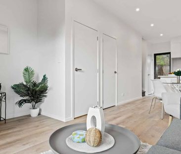 Modern Two-Bedroom Townhouse with Two Bathrooms - Photo 2