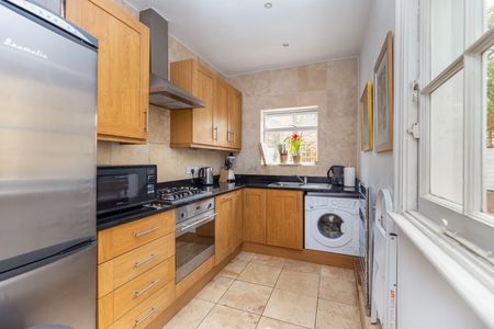 2 Bed Terraced House, Tyenham Rd, SW11 - Photo 4