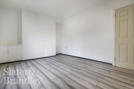 3 bedroom semi-detached house to rent - Photo 2