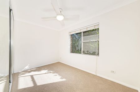 Spacious Townhouse in Perfect Location &ast;&ast; Available Now &ast;&ast; - Photo 5