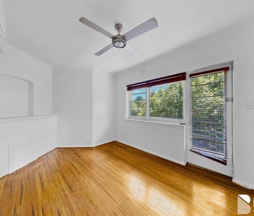 ART DECO DELIGHT | ONE BEDROOM APARTMENT | PERMIT PARKING - Photo 2