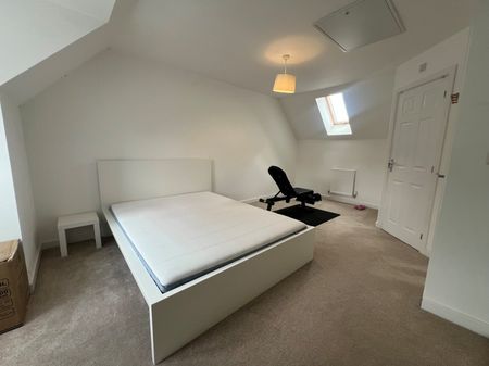 4 bedroom semi-detached house to rent - Photo 5