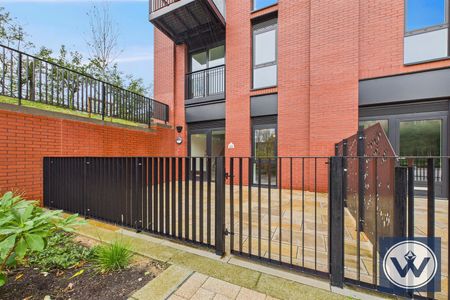 House to Rent: The Railings, Shale Lane, M5 - Photo 2