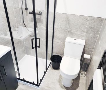 3 bedroom flat to rent - Photo 3