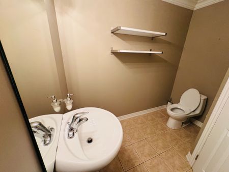 For Lease - 2449 Tesla Crescent, Oakville, Ontario - Photo 2