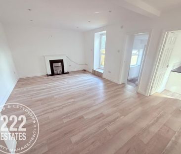 Barnsfold Road - Stockport - SK6 - Photo 3