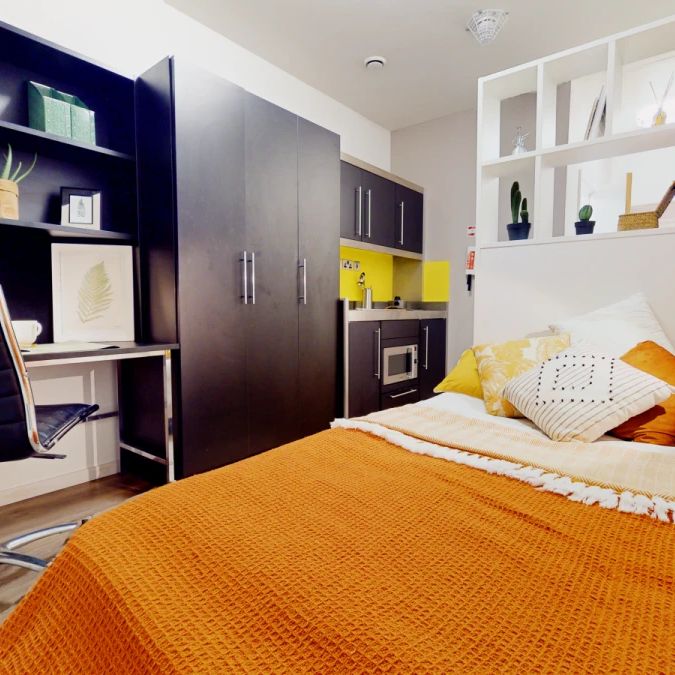 Bronze Studio - Photo 1