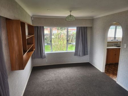 Charming 3BR Hillpark Haven w/Deck & Garden - Photo 2