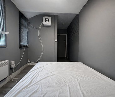1 bedroom in a house share to rent - Photo 2