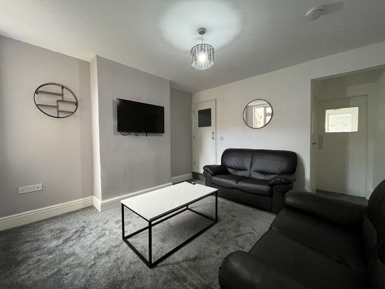 4 bedroom house to rent - Photo 1