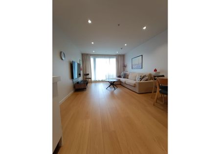 Two bedroom inner city apartment - Photo 2