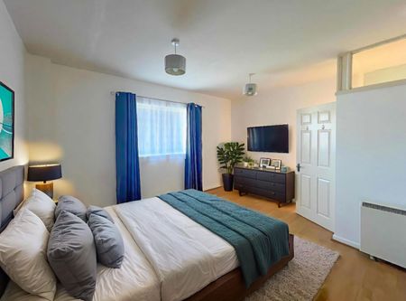 2 Bedroom - Photo 3