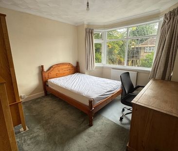 4 Bed Semi-Detached House, Honeysuckle Road, SO16 - Photo 6