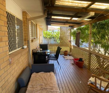 Lowset Brick Family Home with Plenty of Space - Photo 1