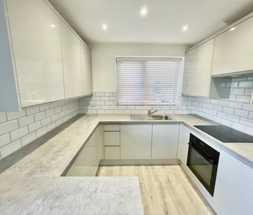 3 bedroom semi-detached house to rent - Photo 3