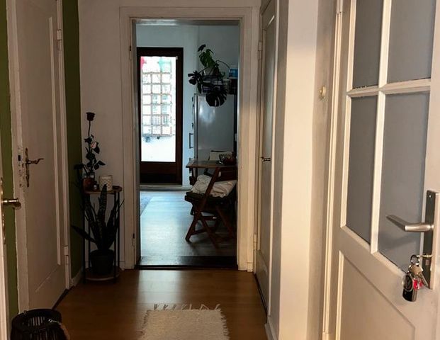 Möblierte Wohnung zur Untermiete für mindestens 1 Jahr an Frau - Foto 1