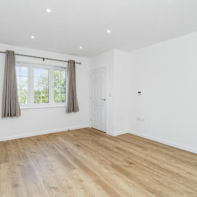 3 bedroom end of terrace house to rent - Photo 1