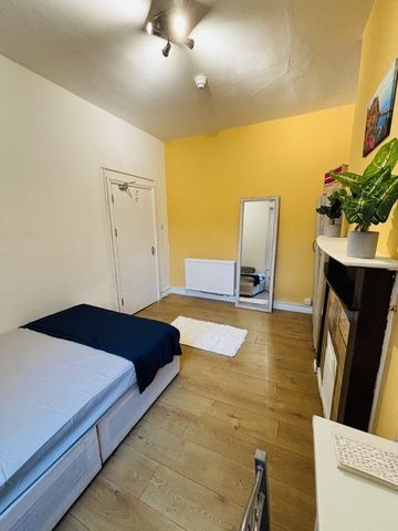 Room in a Shared House, Claremont Road, W9 - Photo 4