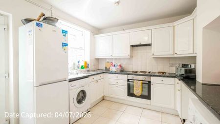 Room 1, 3 Feversham Crescent, Wiggington Road - Photo 4