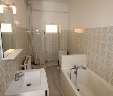 Location Appartement 3 pièces 69m² HYERES 83400 - Photo 5