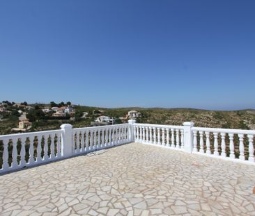 LONG TERM RENTAL Spacious villa for rent with sea views - Photo 1
