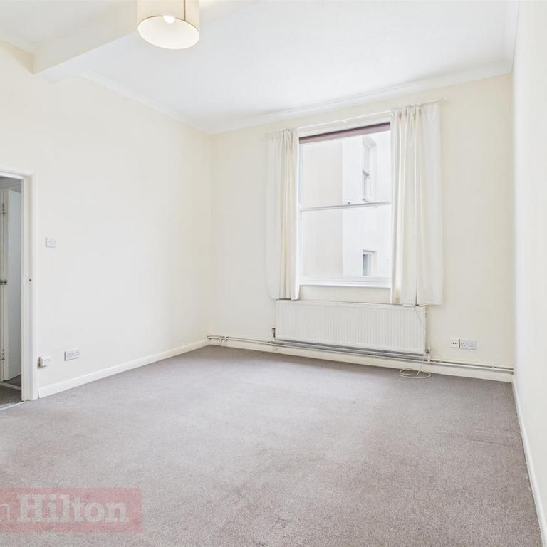 2 bedroom ground floor flat to rent - Photo 1