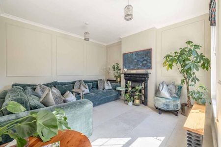 5 bedroom semi-detached house to rent - Photo 2