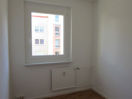 Große 4-Raum-Wohnung mit Balkon - Photo 2