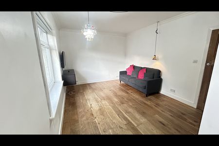 2 Bed Flat, Crewe Terrace, EH5 - Photo 2