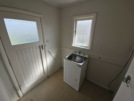 Sunny Sutton - Photo 2