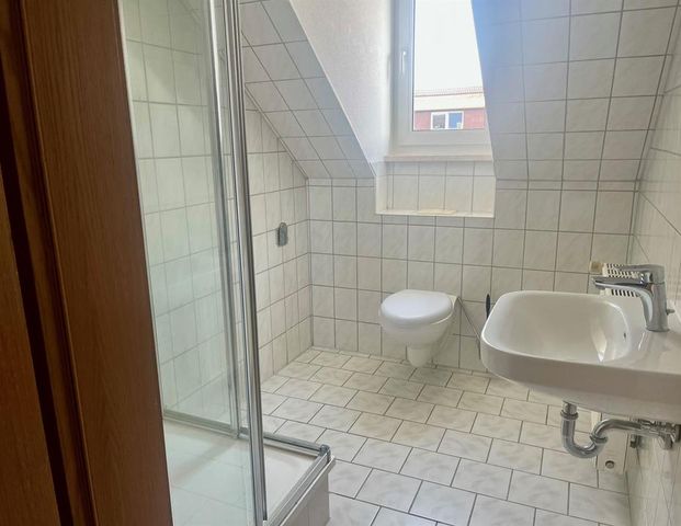 1-Zimmer Dachgeschosswohnung mit Tageslichtbad und Abstellraum - Foto 1