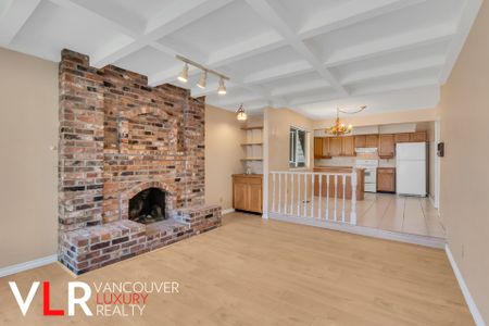 House in Richmond, BC - Photo 2