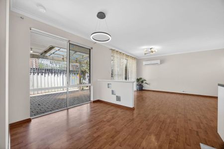 WELL PRESENTED UNIT - 3 BEDROOMS - Photo 3