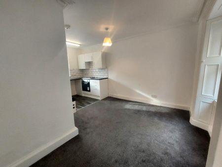 1 bedroom flat to rent - Photo 2