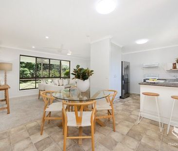 Perfect Family Living on a Spacious Block - Walk to Westfield Carin... - Photo 5