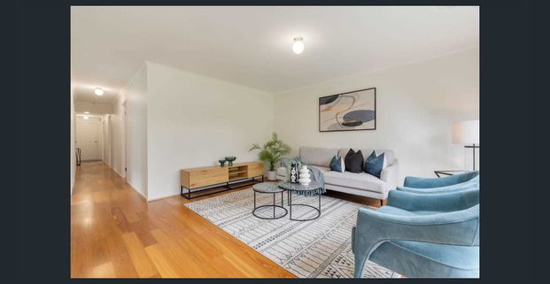 Cosy Family Home in a Prime Craigieburn Location - Photo 1