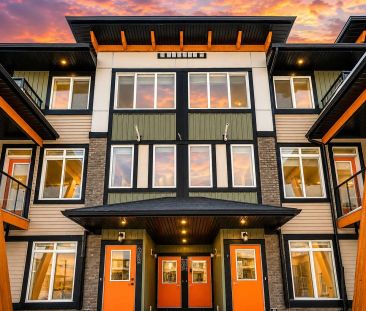 Newly Constructed 3 Bedroom Townhouse with Double Car Garage - 10 M... - Photo 1