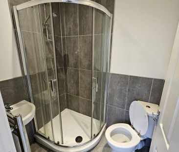 1 bedroom in a house share to rent - Photo 4