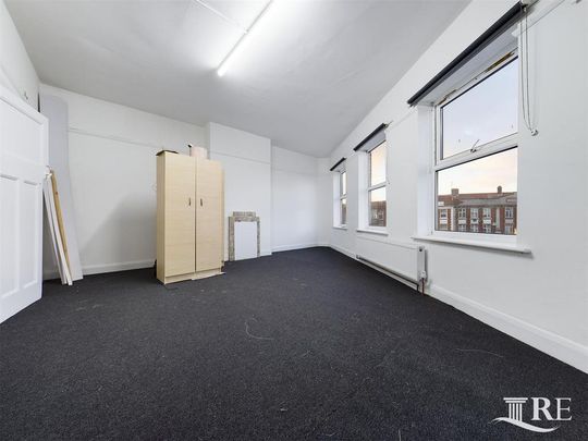 3 bedroom flat to rent - Photo 1