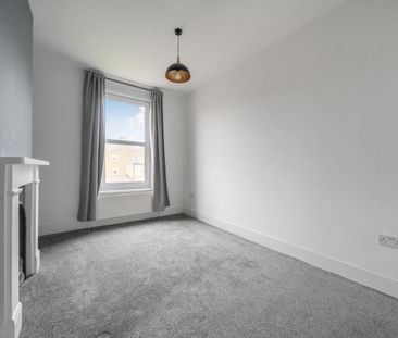 2 bedroom Flat To Let Total Size: 631 SQ FT - Photo 4